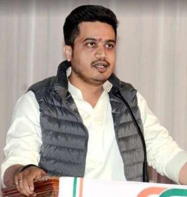 अजित पवारांसमोरच शिंदे म्हणाले; “अनेक योजना बंद केल्या, मात्र…”