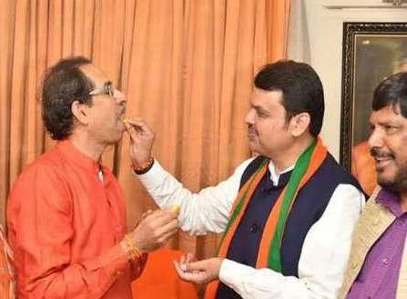राज्यात मविआचं सरकार? महायुतीला मोठा झटका सर्व्हेत नेमकं? मुख्यमंत्रीपदी ‘या’ दोघांना समानच पसंती