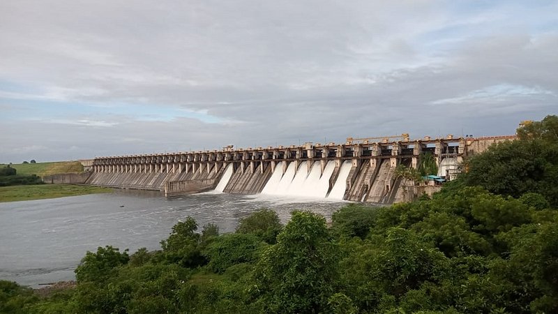 पुण्यातील दमदार पाऊस उजनी धरण भरले; पुणे जिल्ह्यातील ८ धरणांचे दरवाजे उघडले; उजनीतून शेतीसाठी सोडले पाणी