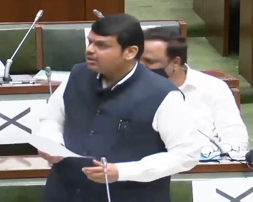 भिडे प्रकरणी विरोधक फडणवीस भिडले; भिडेंवर गुन्हा दाखलचे आदेश पण काँग्रेसलाही दोषी केलं