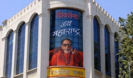 उद्धव ठाकरेंच ‘सुरक्षाकवच’ केलं कमी; ठाकरे कुटुंबियांनाही मोठा फटका! मातोश्री ची देखील सुरक्षा कमी