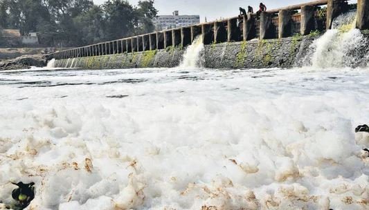 इंद्रायणी प्रदूषणामुळे फेसाळली; वारकऱ्यांच्या आरोग्याचा प्रश्न पुन्हा ऐरणीवर!
