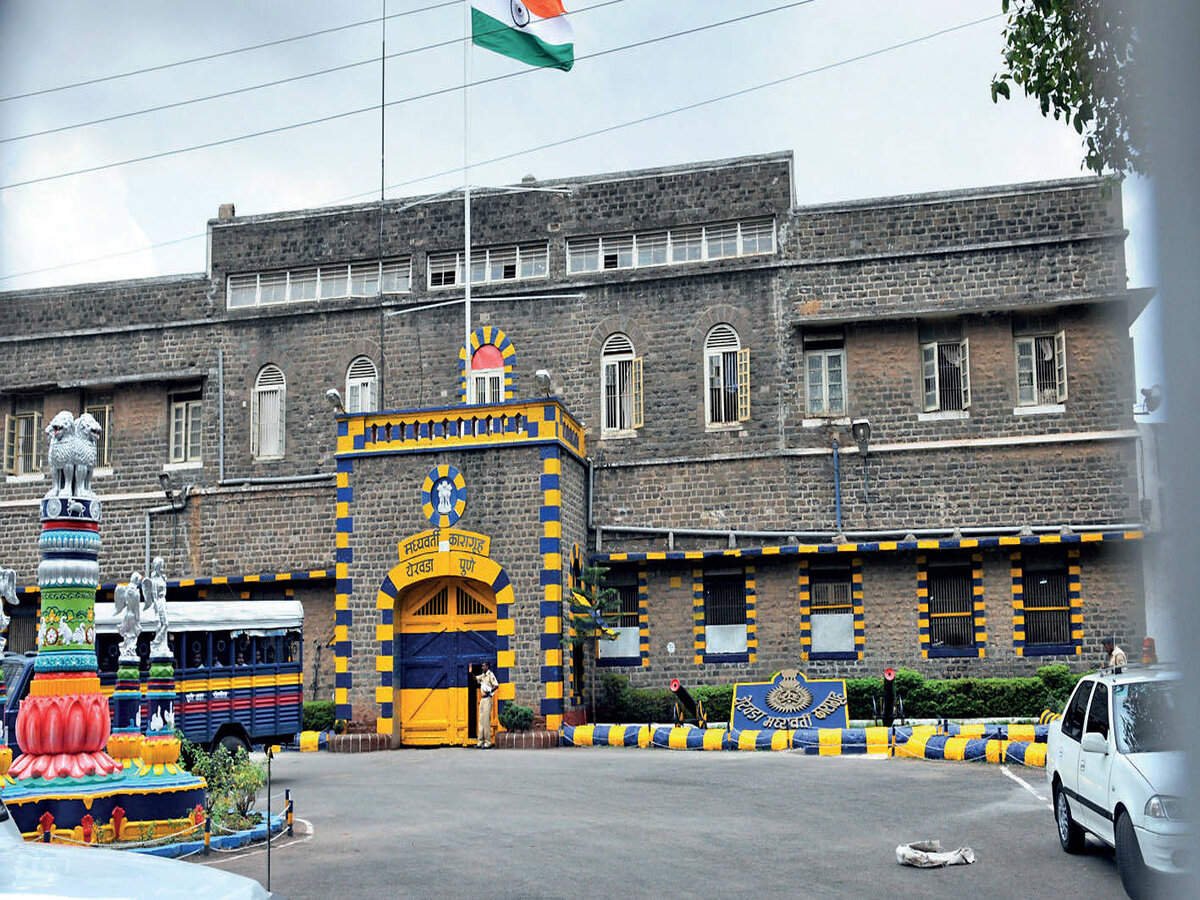 येरवडा जेलची सुरक्षा भेदून…; कैद्यांची झडती घेताना असं काही सापडलं की पोलीसही हैराण