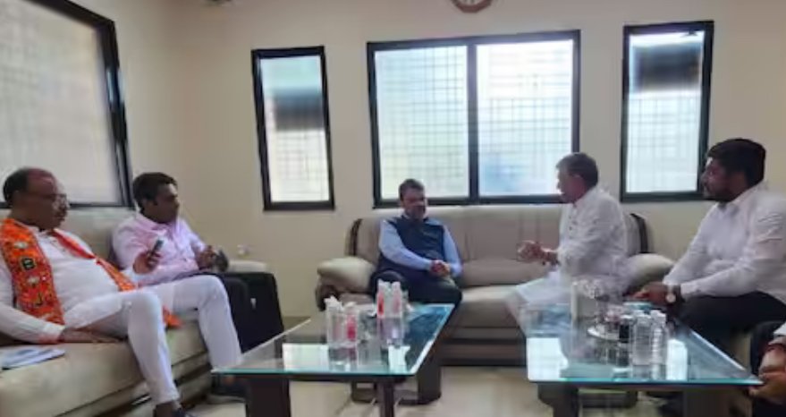 काँग्रेस नेते आबा बागुल फडणवीसांच्या भेटीला, भाजपमध्ये प्रवेश करण्याच्या चर्चांना उधाण