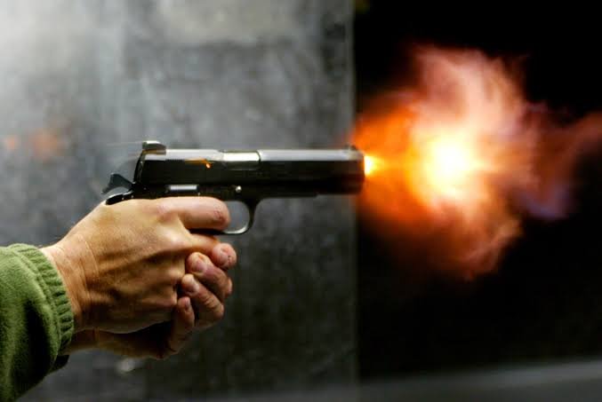 बारामती मतदारसंघात खडकवासल्यात दिवसभर तणाव अन् मध्यरात्री हवेत गोळीबार; पोलिसांचा पाठलाग पण आरोपी भरार