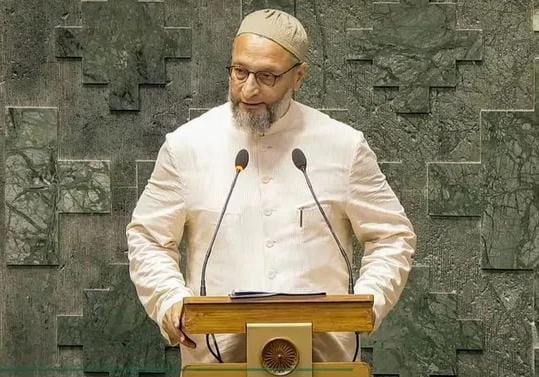 ओवैसींना ‘ही’ घोषणा भोवणार सदस्यत्वही धोक्यात?; राज्यघटनेच्या नियम 102 103 नुसार राष्ट्रपतींकडे तक्रार
