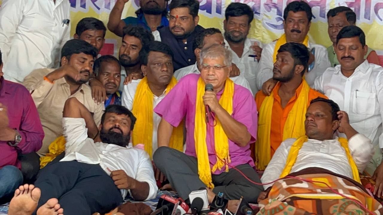 मराठा आणि ओबीसी आरक्षणावर प्रकाश आंबेडकर यांचं मोठं विधान, म्हणाले, दोघांचं ताट…