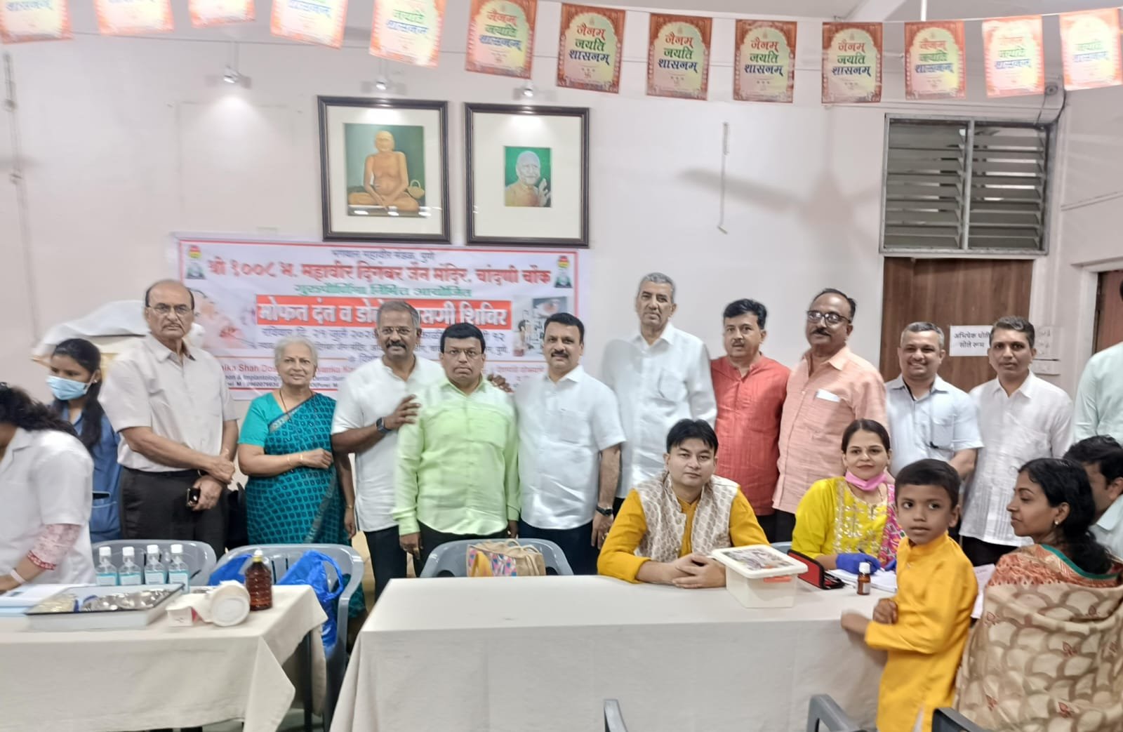 जैन मंदीरामध्ये गुरुपौर्णिमेनिमित्त दंत व डोळे तपासणीला उत्स्फूर्त प्रतिसाद