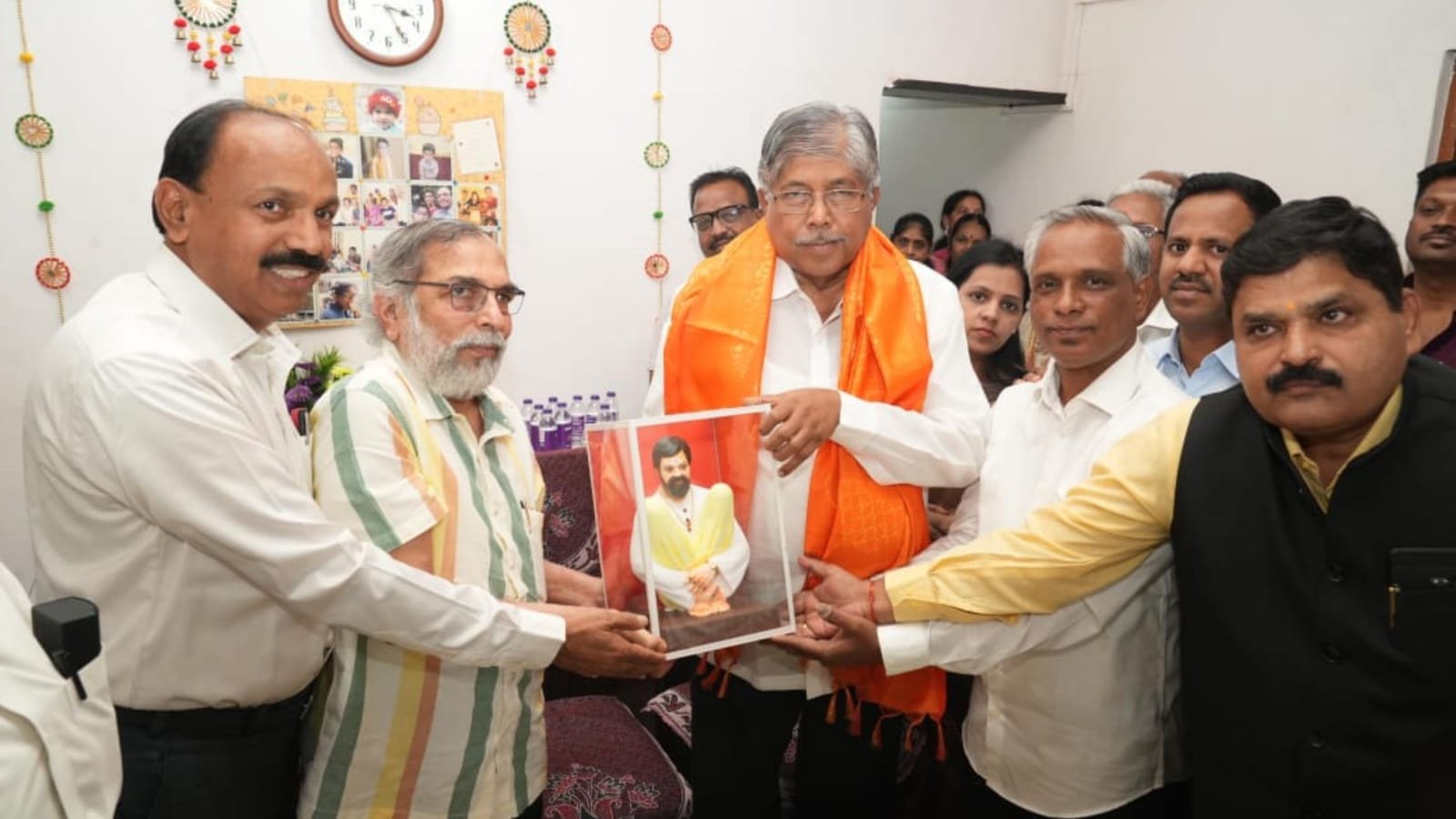 पानशेत पूरग्रस्तांचा चंद्रकांतदादा पाटील यांना पाठींबा ! पूरग्रस्तांच्या समस्या सोडविल्याबद्दल चंद्रकांतदादांचे आभार- मंगेश खराटे
