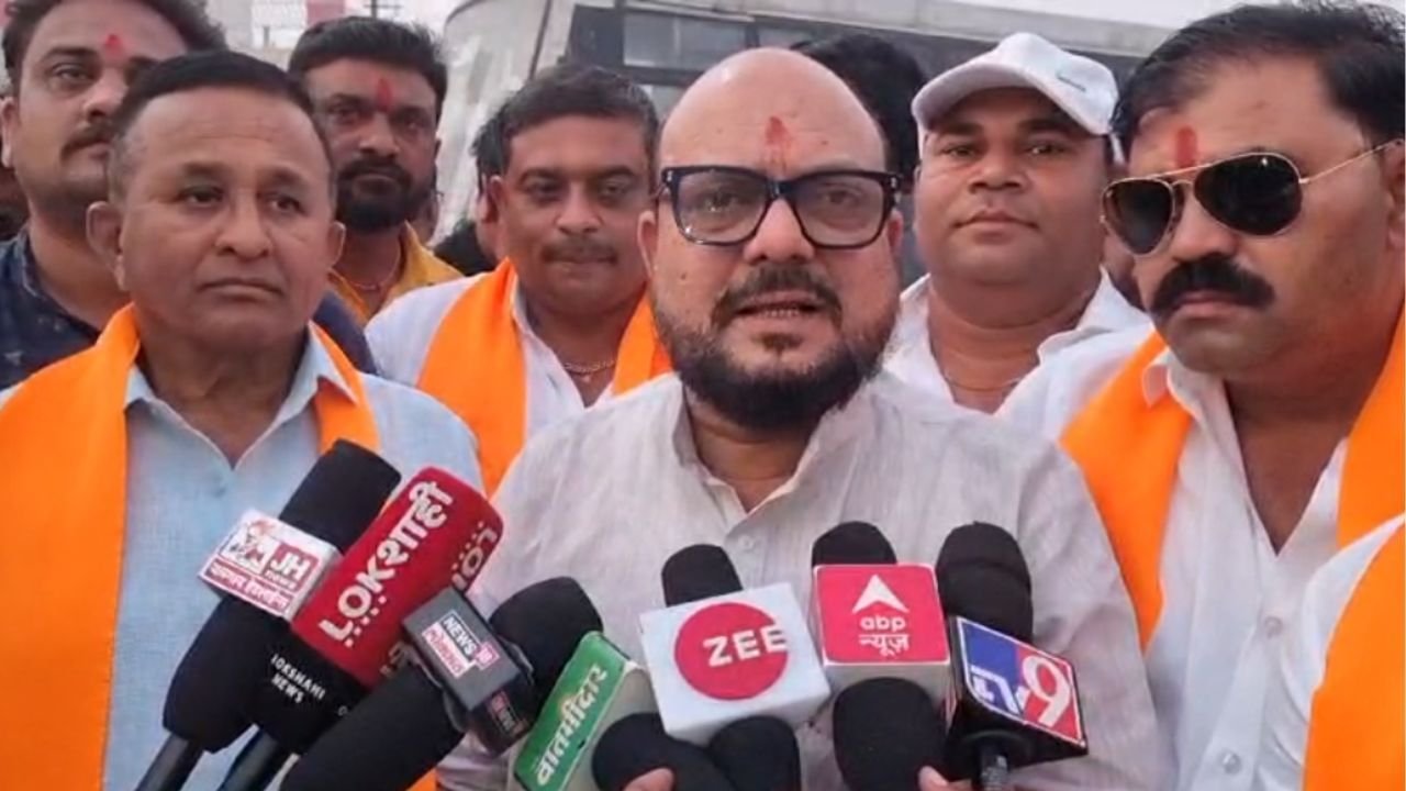 खाते वाटप का रखडलं? गुलाबराव पाटील यांचा गौप्यस्फोट काय? महायुतीत किती खात्यांबाबत वाद?