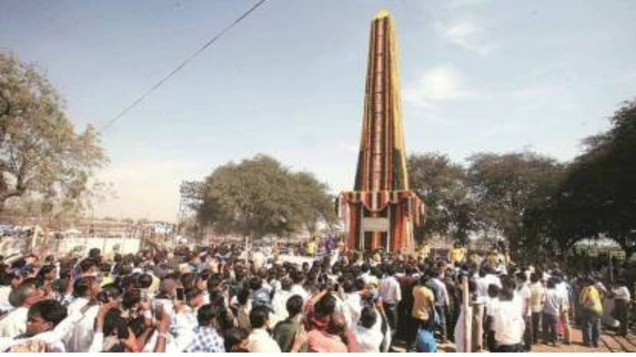 कोरेगाव भीमा 207 वा शौर्यदिन, विजयस्तंभाला आकर्षक सजावट, लाखो अनुयायी अभिवादनासाठी दाखल