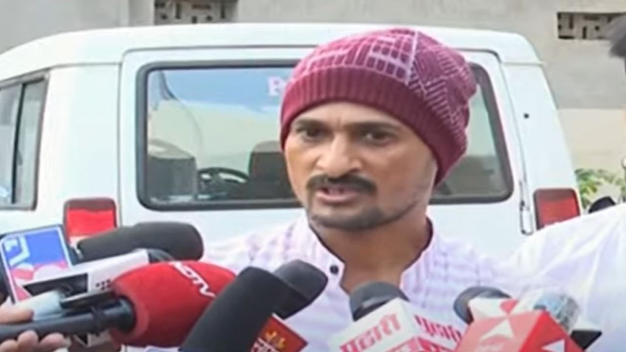 मोठी बातमी! संतोष देशमुखांचे बंधू धनंजय देशमुख डिप्रेशनमध्ये, प्रकृती खालावली; तब्येतिबाबत मोठी अपडेट