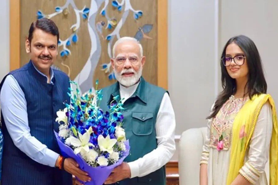 आमच्या कुटुंबात ‘तिच’ प्रगल्भ, फडणवीसांकडून कोणाची स्तुती?; एका उमलत्या वयात स्वतःला सांभाळलं; स्वंयसेवकाने फक्तं आदेश पाळायचा