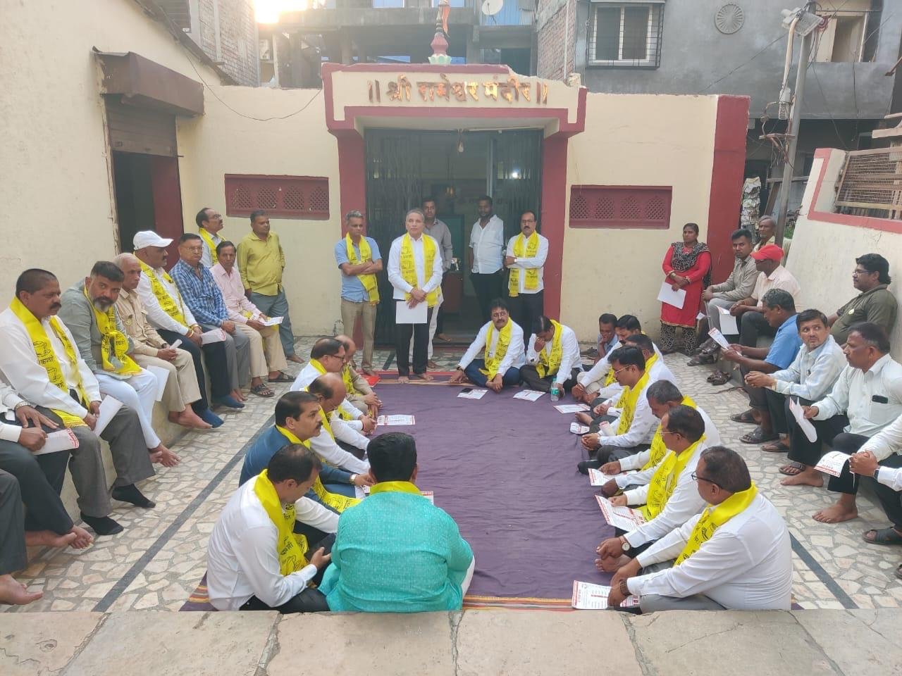 वयोवृद्धाचे घरच बळकावले अशाच्या खोट्या प्रचारास सुजाण सभासदांनी बळी पडू नये; श्री रामेश्वर पॅनेलचे आवाहन