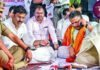 रोहित पवारांचं उपोषण मुख्यमंत्री आश्वासनानंतर स्थगित, 22 जून पावसाळी अधिवेशन आधी कर्जमाफीची बैठक होणार