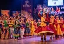 पुणे फेस्टिव्हलमध्ये शालेय विद्यार्थ्यांसाठी समूह नृत्याची पर्वणी